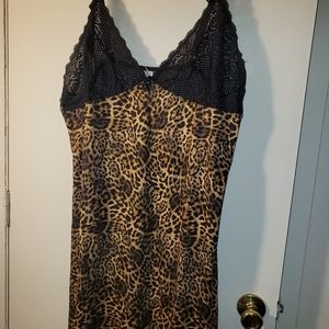 Ladies leopard print nightie.